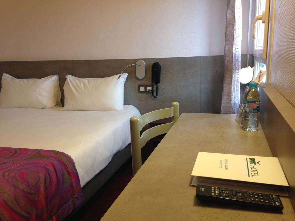 Brit Hotel Les Evens Saint-Saturnin  Quarto foto